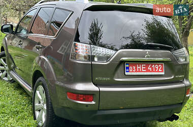 Внедорожник / Кроссовер Mitsubishi Outlander 2011 в 