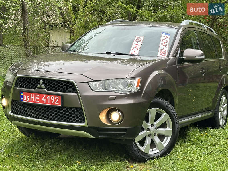 Внедорожник / Кроссовер Mitsubishi Outlander 2011 в 