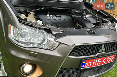Внедорожник / Кроссовер Mitsubishi Outlander 2011 в 