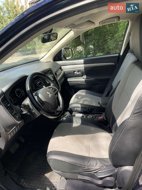 Внедорожник / Кроссовер Mitsubishi Outlander 2013 в Харькове