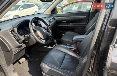 Внедорожник / Кроссовер Mitsubishi Outlander 2020 в 