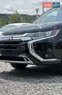 Внедорожник / Кроссовер Mitsubishi Outlander 2020 в 