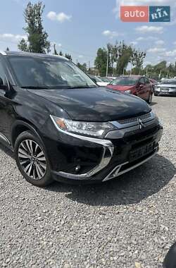 Внедорожник / Кроссовер Mitsubishi Outlander 2020 в 