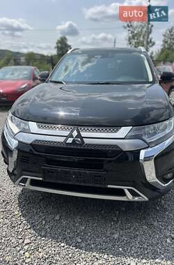 Внедорожник / Кроссовер Mitsubishi Outlander 2020 в 