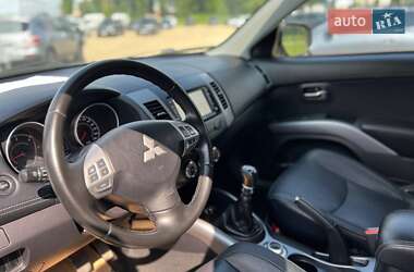 Внедорожник / Кроссовер Mitsubishi Outlander 2011 в 