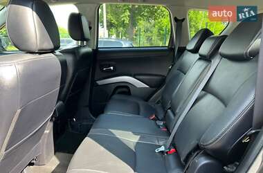 Внедорожник / Кроссовер Mitsubishi Outlander 2011 в 