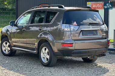 Внедорожник / Кроссовер Mitsubishi Outlander 2011 в 