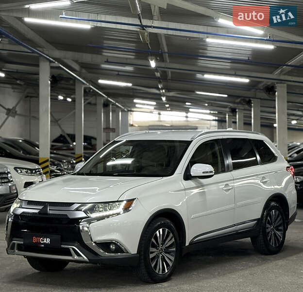 Внедорожник / Кроссовер Mitsubishi Outlander 2019 в Одессе