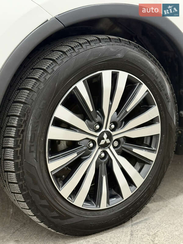 Внедорожник / Кроссовер Mitsubishi Outlander 2019 в Одессе