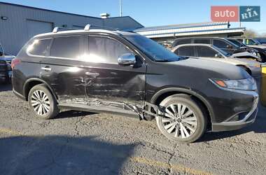 Внедорожник / Кроссовер Mitsubishi Outlander 2020 в 