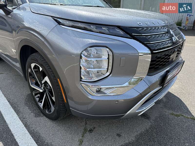 Внедорожник / Кроссовер Mitsubishi Outlander 2022 в Киеве