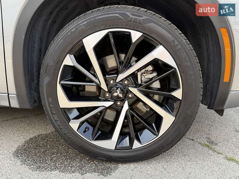 Внедорожник / Кроссовер Mitsubishi Outlander 2022 в Киеве