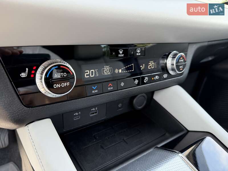Внедорожник / Кроссовер Mitsubishi Outlander 2022 в Киеве