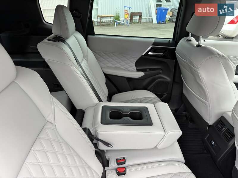 Внедорожник / Кроссовер Mitsubishi Outlander 2022 в Киеве