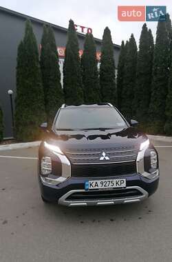 Позашляховик / Кросовер Mitsubishi Outlander 2021 в 