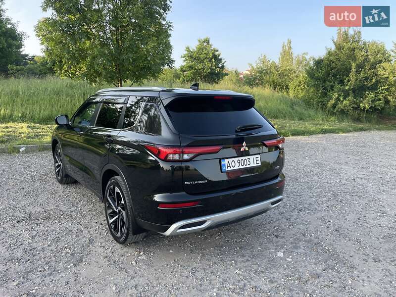 Внедорожник / Кроссовер Mitsubishi Outlander 2022 в Ужгороде