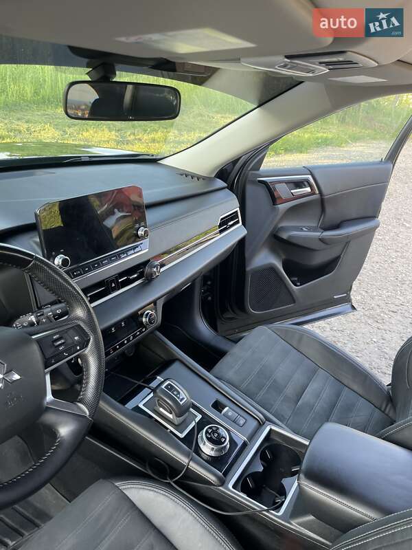 Внедорожник / Кроссовер Mitsubishi Outlander 2022 в Ужгороде