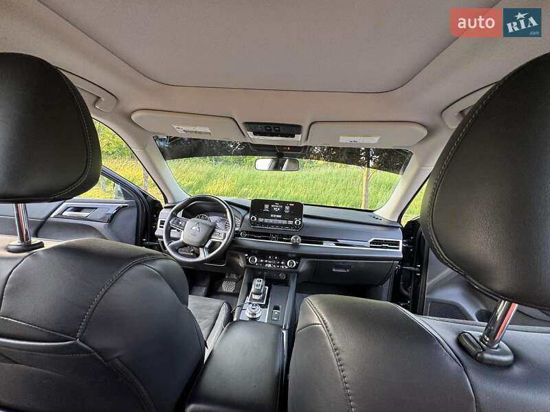 Внедорожник / Кроссовер Mitsubishi Outlander 2022 в Ужгороде