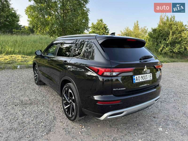 Внедорожник / Кроссовер Mitsubishi Outlander 2022 в Ужгороде