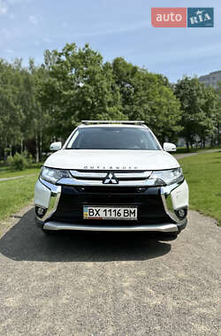 Внедорожник / Кроссовер Mitsubishi Outlander 2017 в Хмельницком