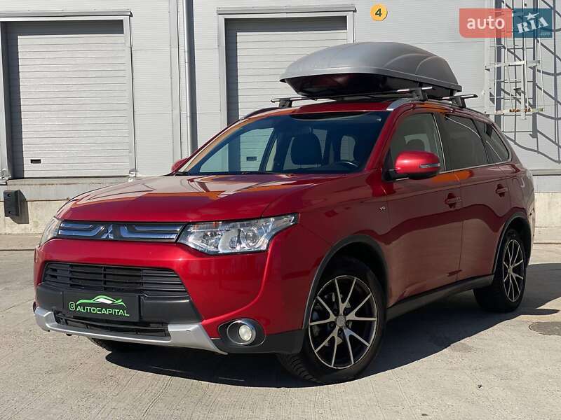 Внедорожник / Кроссовер Mitsubishi Outlander 2014 в 