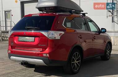 Внедорожник / Кроссовер Mitsubishi Outlander 2014 в 