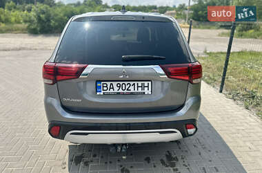 Внедорожник / Кроссовер Mitsubishi Outlander 2021 в 