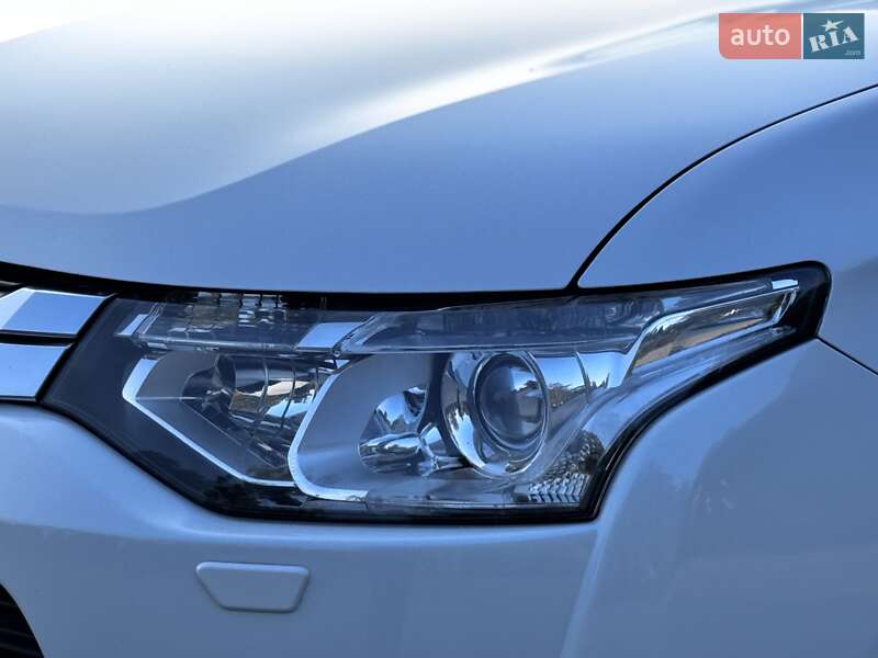 Внедорожник / Кроссовер Mitsubishi Outlander 2015 в Дрогобыче