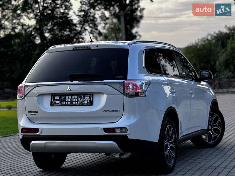 Внедорожник / Кроссовер Mitsubishi Outlander 2015 в Дрогобыче
