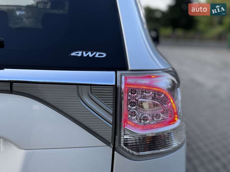 Внедорожник / Кроссовер Mitsubishi Outlander 2015 в Дрогобыче