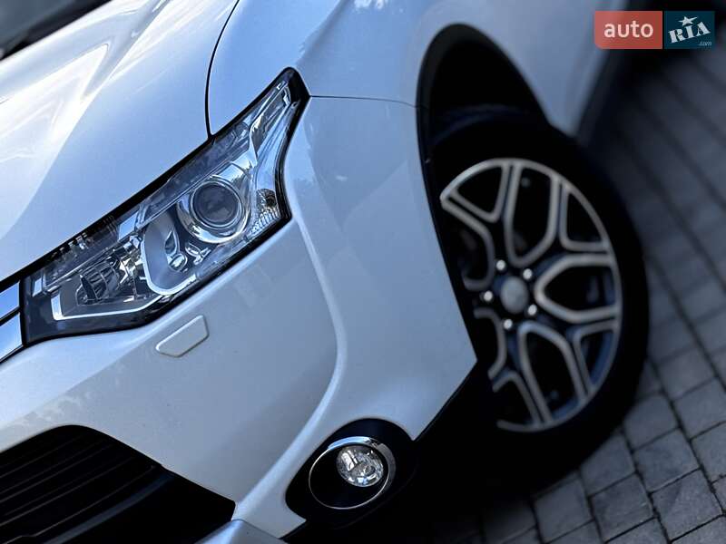 Внедорожник / Кроссовер Mitsubishi Outlander 2015 в Дрогобыче