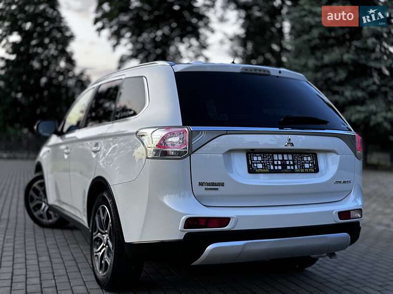 Внедорожник / Кроссовер Mitsubishi Outlander 2015 в Дрогобыче