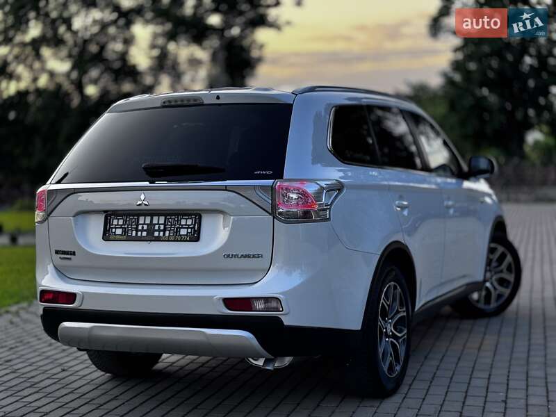 Внедорожник / Кроссовер Mitsubishi Outlander 2015 в Дрогобыче