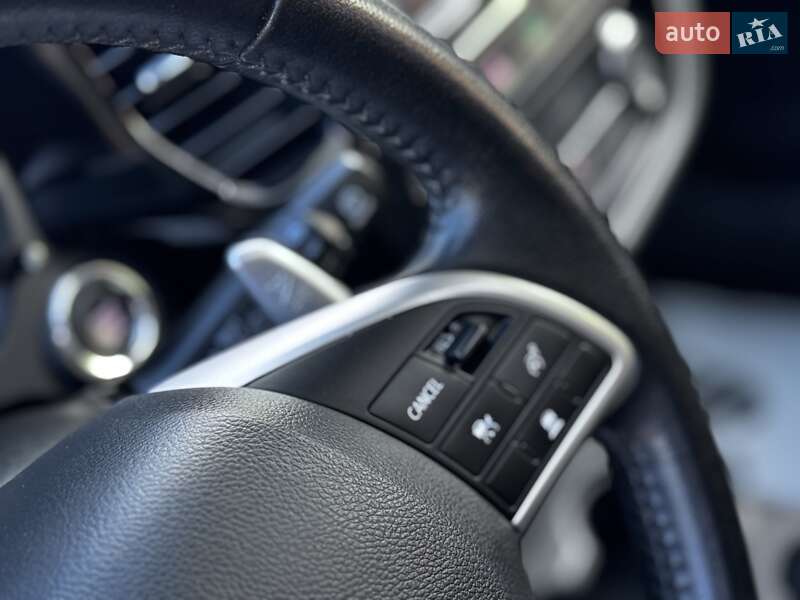 Внедорожник / Кроссовер Mitsubishi Outlander 2015 в Дрогобыче