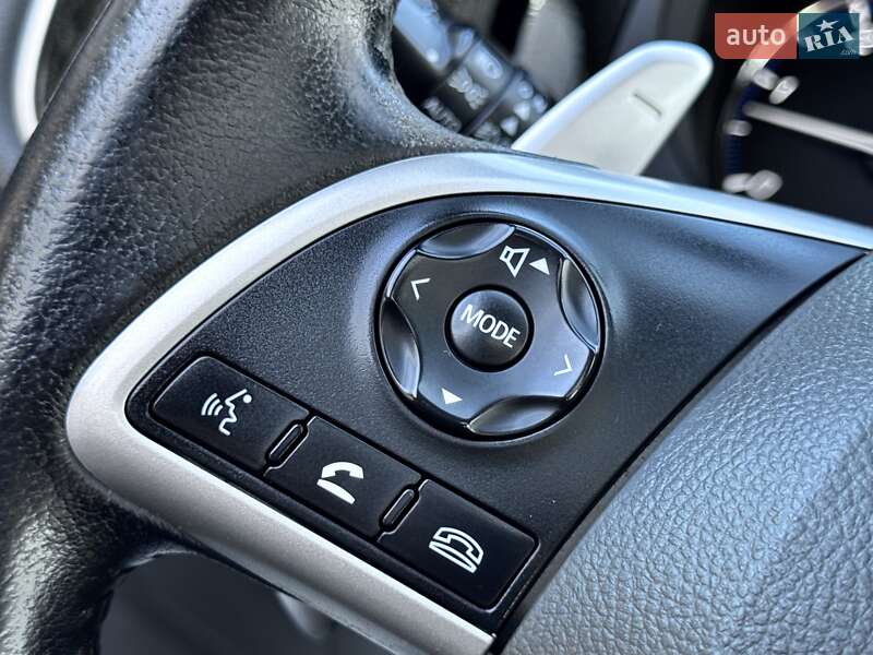 Внедорожник / Кроссовер Mitsubishi Outlander 2015 в Дрогобыче