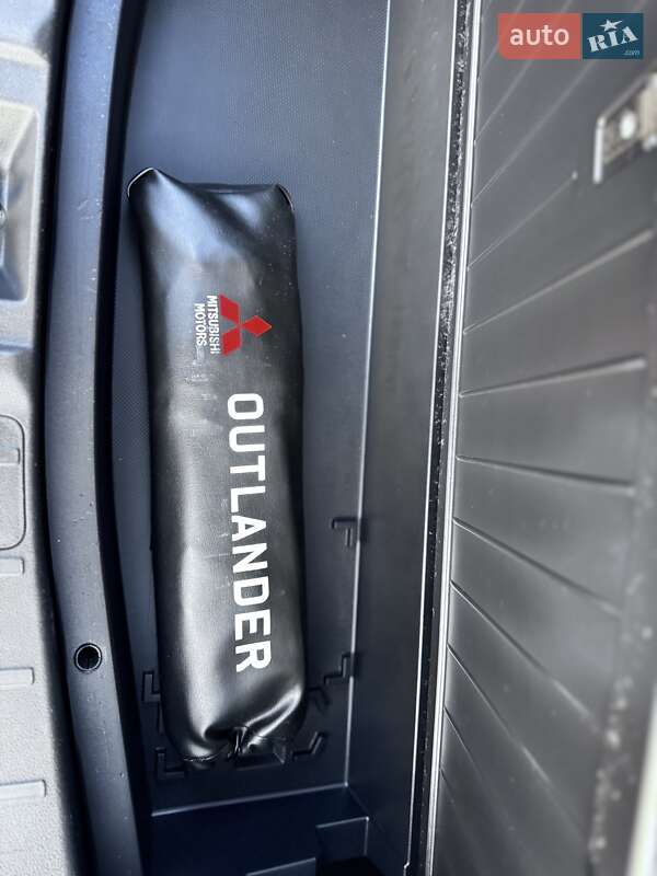 Внедорожник / Кроссовер Mitsubishi Outlander 2015 в Дрогобыче