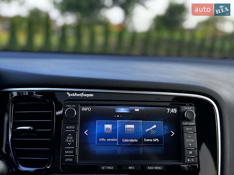 Внедорожник / Кроссовер Mitsubishi Outlander 2015 в Дрогобыче