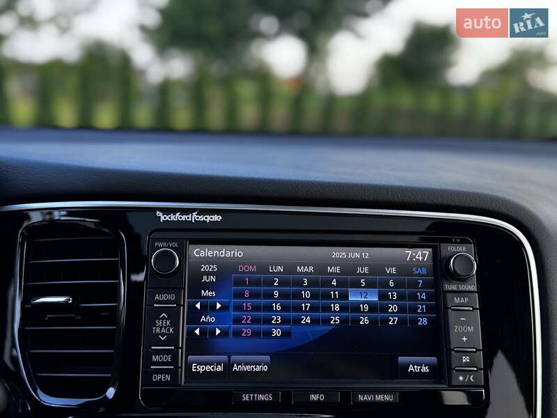 Внедорожник / Кроссовер Mitsubishi Outlander 2015 в Дрогобыче