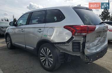 Внедорожник / Кроссовер Mitsubishi Outlander 2019 в 