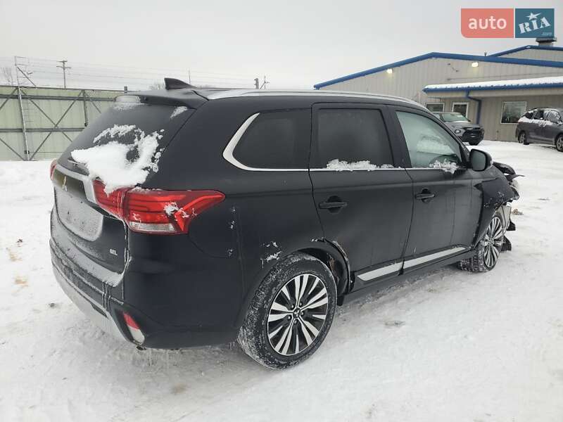 Позашляховик / Кросовер Mitsubishi Outlander 2020 в Львові