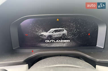 Позашляховик / Кросовер Mitsubishi Outlander 2022 в 