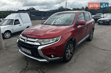 Внедорожник / Кроссовер Mitsubishi Outlander 2017 в Киеве