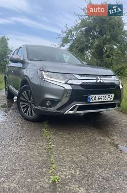 Позашляховик / Кросовер Mitsubishi Outlander 2018 в Києві
