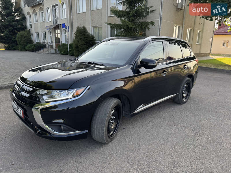 Внедорожник / Кроссовер Mitsubishi Outlander 2018 в 