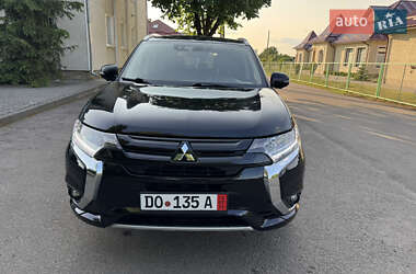 Внедорожник / Кроссовер Mitsubishi Outlander 2018 в 