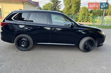 Внедорожник / Кроссовер Mitsubishi Outlander 2018 в 