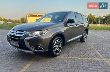 Позашляховик / Кросовер Mitsubishi Outlander 2016 в Теофіполі