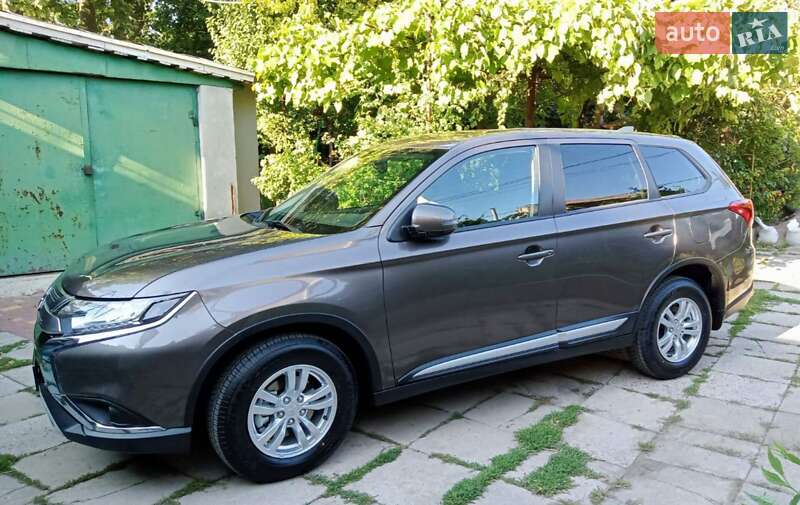 Внедорожник / Кроссовер Mitsubishi Outlander 2021 в Одессе