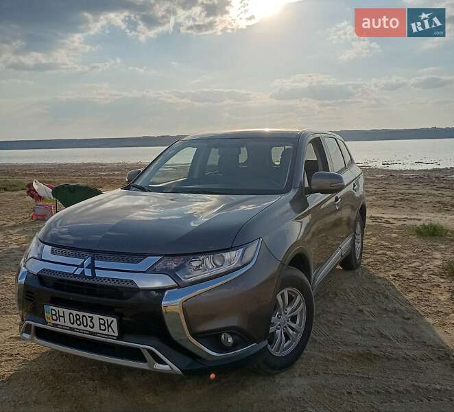 Внедорожник / Кроссовер Mitsubishi Outlander 2021 в Одессе