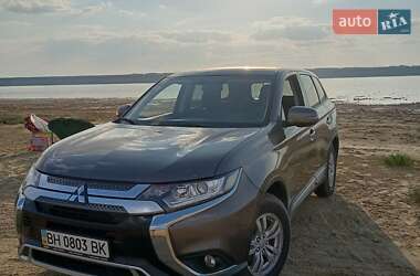 Внедорожник / Кроссовер Mitsubishi Outlander 2021 в 